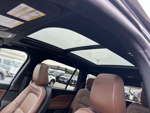 Used 2023 Lincoln Aviator Reserve w/ Elements Package Plus AWD/4WD image 31