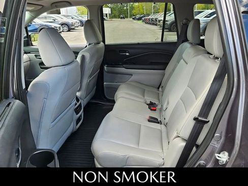 Used 2022 Honda Pilot Touring image 6