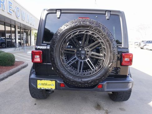 Used 2018 Jeep Wrangler Unlimited Sahara image 5