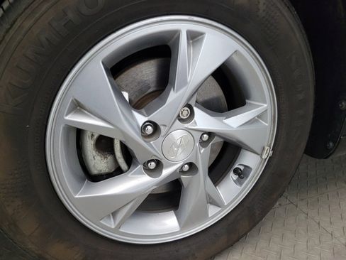 Used 2023 Hyundai Elantra SE image 31