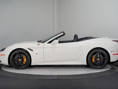 Used 2016 Ferrari California T RWD image 6