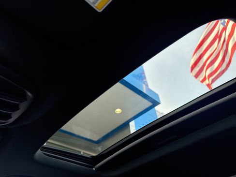 Used 2025 Chevrolet Trax RS w/ Sunroof Package image 29