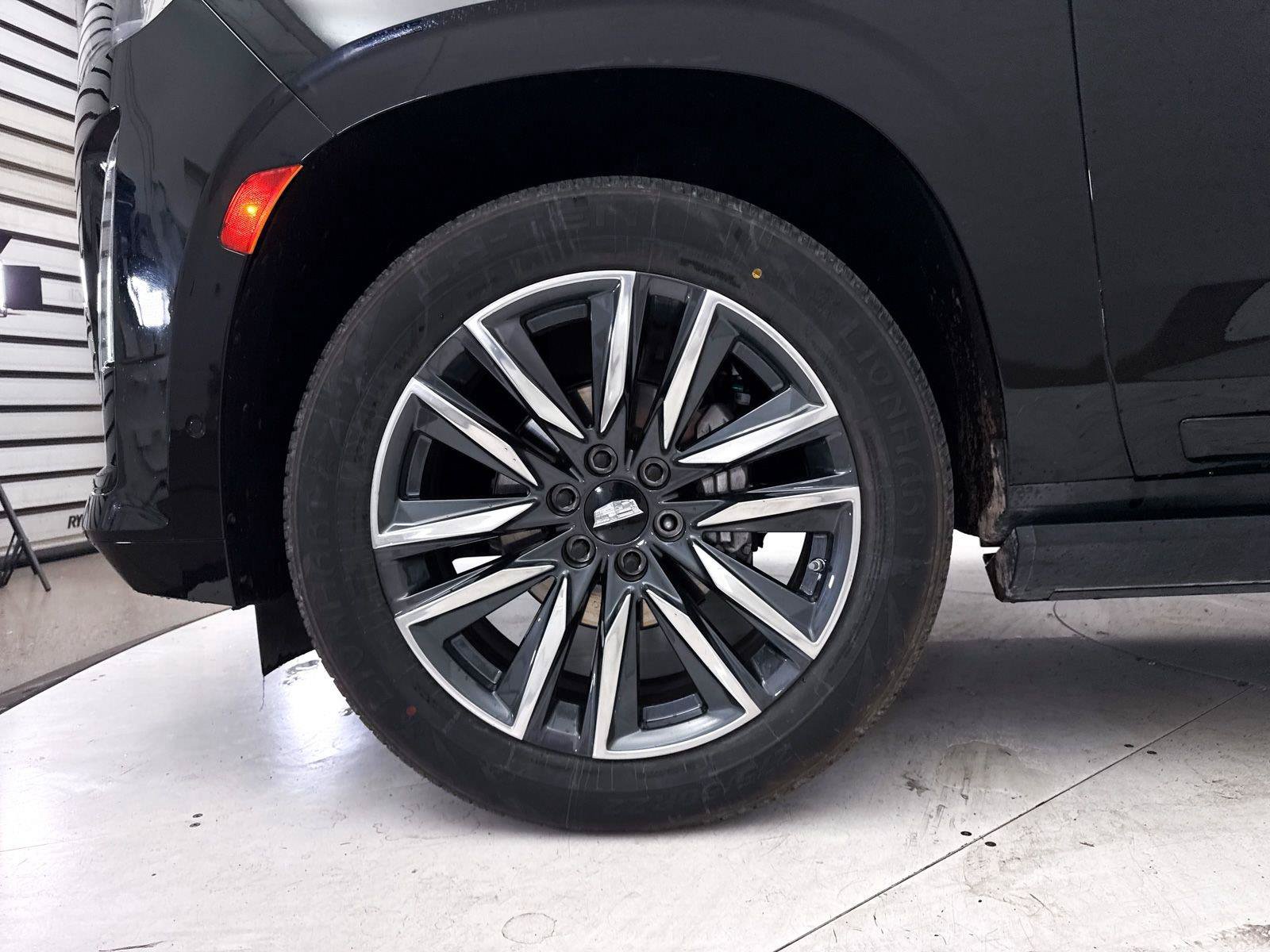 Used 2022 Cadillac Escalade Sport Platinum AWD/4WD image 17
