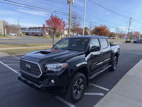 Certified 2019 Toyota Tacoma TRD Sport image 3