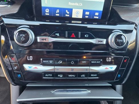 Used 2021 Ford Explorer Platinum w/ Equipment Group 601A AWD/4WD image 19