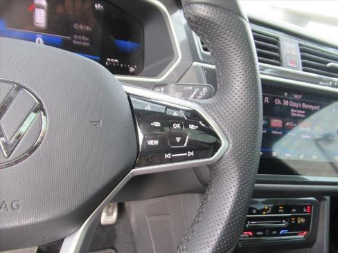 Used 2023 Volkswagen Tiguan SE R-Line image 22