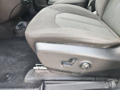 Used 2023 Chrysler Pacifica Touring w/ S Appearance Package FWD image 25