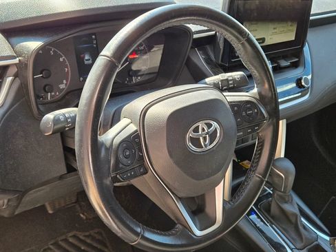 Used 2023 Toyota Corolla Cross LE FWD image 9