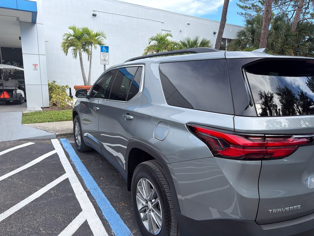 Used 2023 Chevrolet Traverse LT FWD image 7