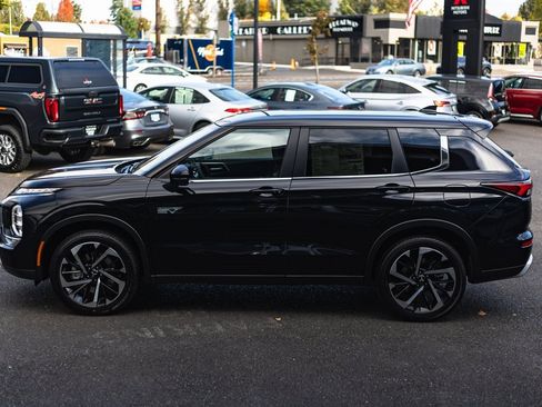 New 2025 Mitsubishi Outlander SE image 11