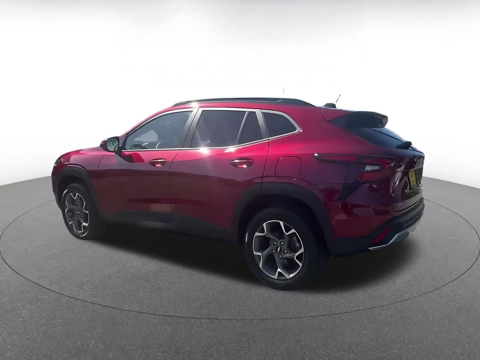 Used 2025 Chevrolet Trax LT FWD image 9