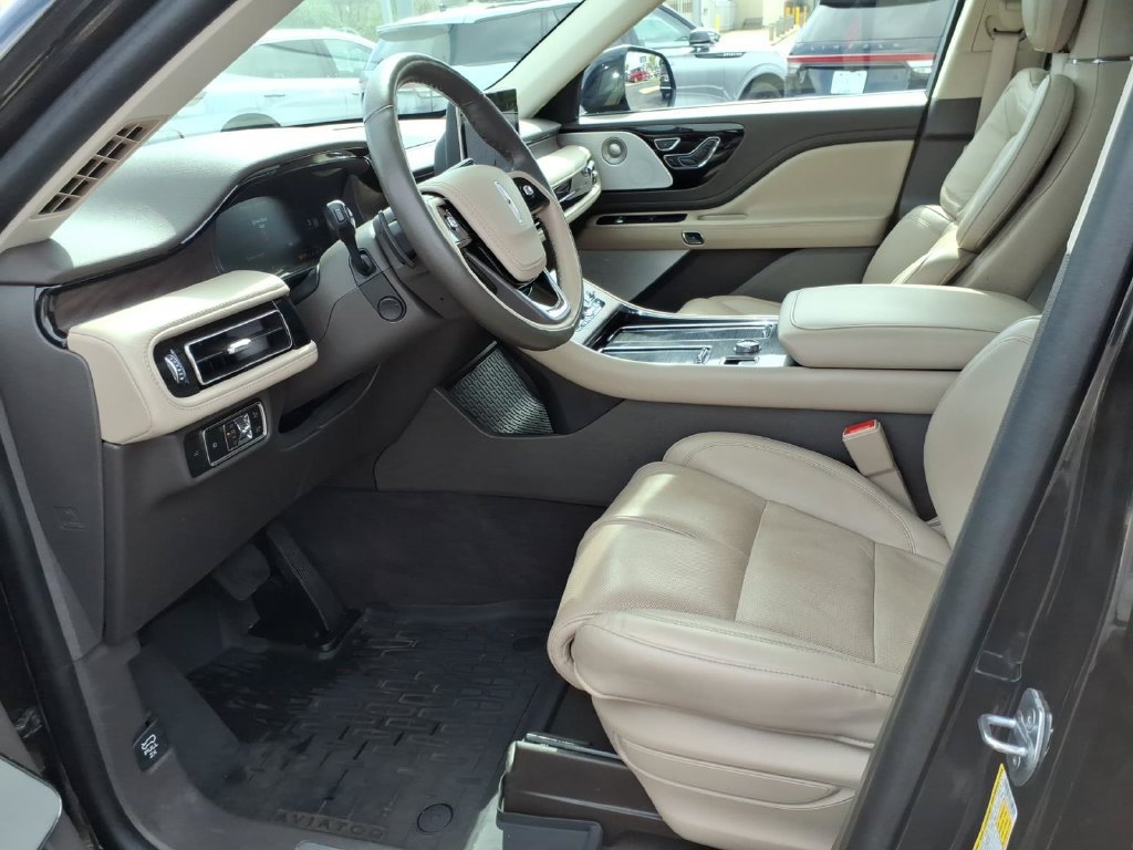 Used 2024 Lincoln Aviator Reserve w/ Equipment Group 201A AWD/4WD image 10