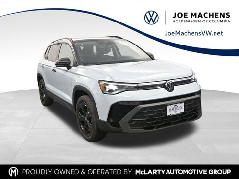 New 2026 Volkswagen Taos SE image 1