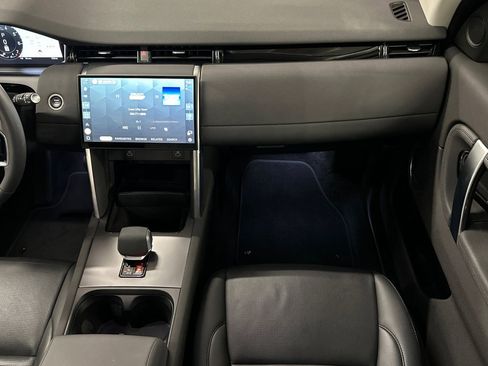 Used 2025 Land Rover Discovery Sport S image 29