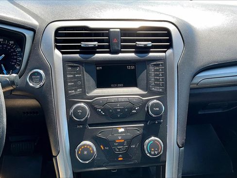 Used 2017 Ford Fusion SE image 15