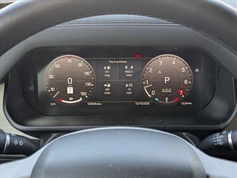 Used 2023 Land Rover Defender 90 S image 11