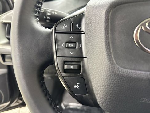 Used 2025 Toyota Prius LE image 37