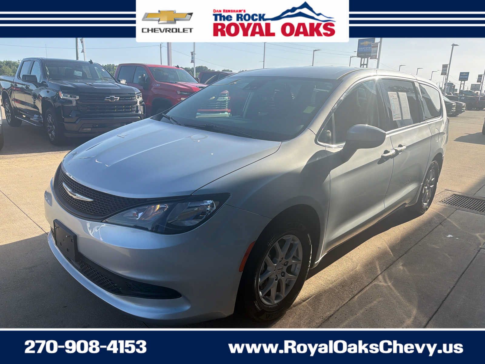 Used 2023 Chrysler Voyager LX FWD image 1
