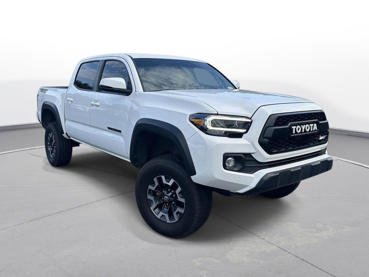 Certified 2020 Toyota Tacoma TRD Off-Road w/ TRD Premium Off Road Package AWD/4WD image 4