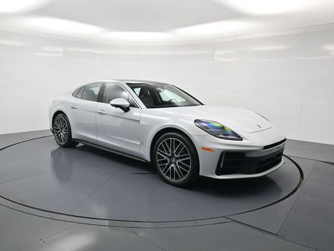 Used 2025 Porsche Panamera image 32
