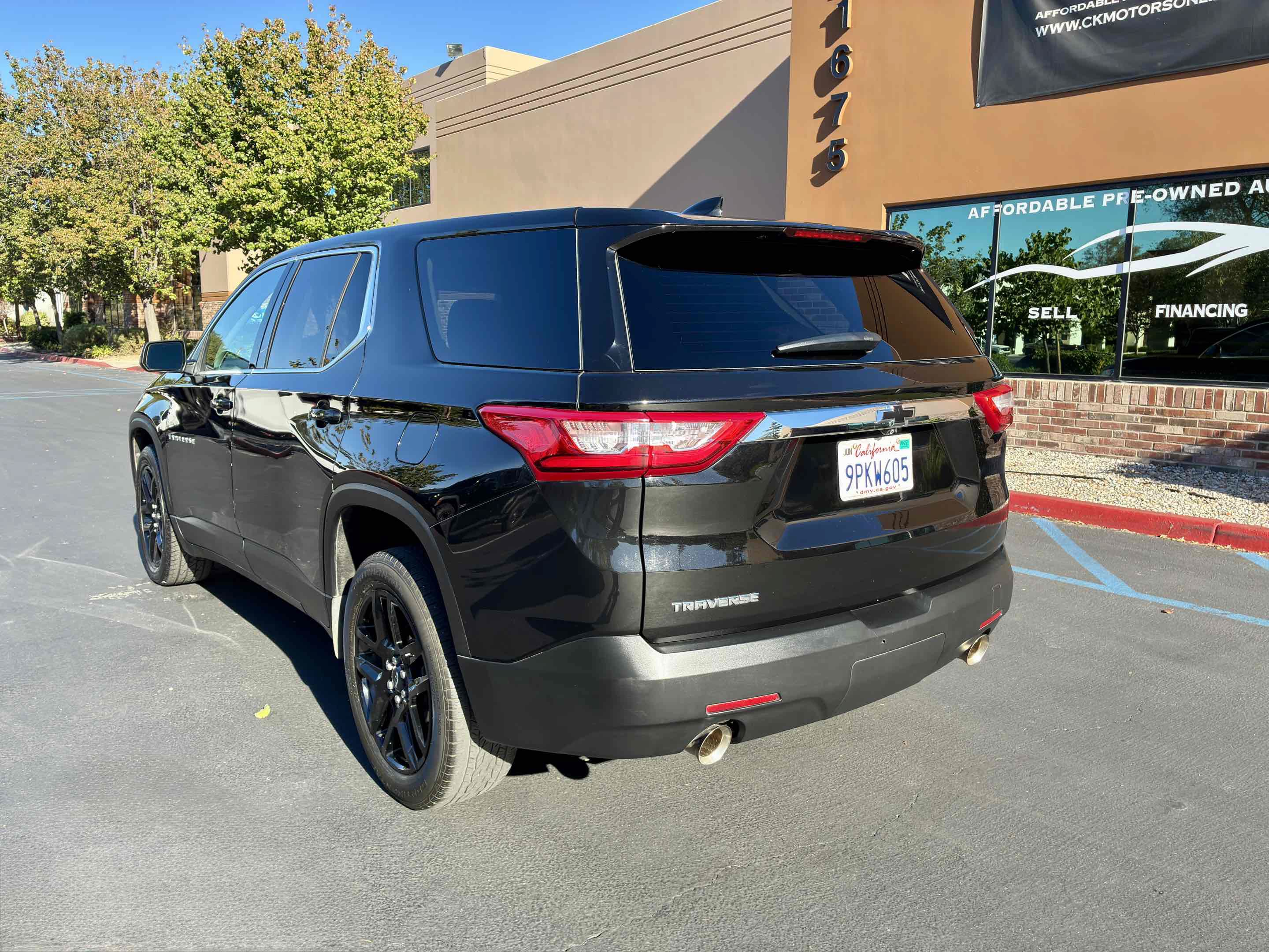 Used 2021 Chevrolet Traverse LS w/ LPO, Black Accent Package FWD image 10