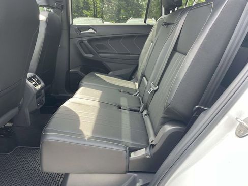 Certified 2022 Volkswagen Tiguan SE R-Line FWD image 12