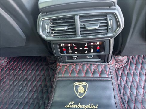Used 2019 Lamborghini Urus AWD/4WD image 34