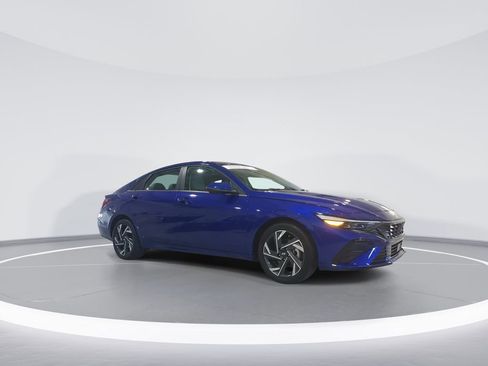 Used 2024 Hyundai Elantra Limited FWD image 2