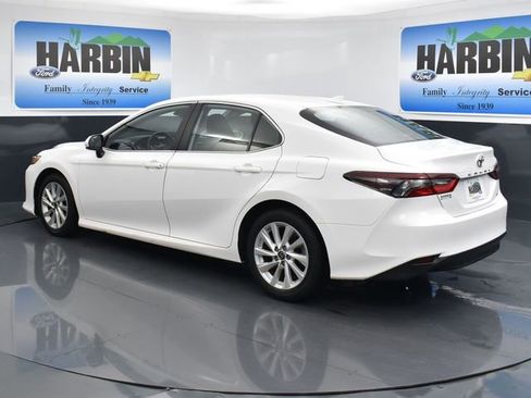 Used 2022 Toyota Camry LE image 3