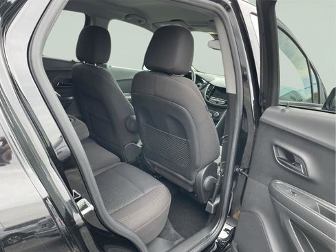Used 2020 Chevrolet Trax LS w/ Tint and Cruise Package AWD/4WD image 17