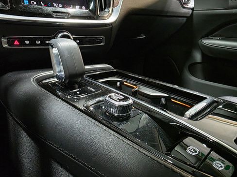 Used 2023 Volvo S60 T8 Plus image 31