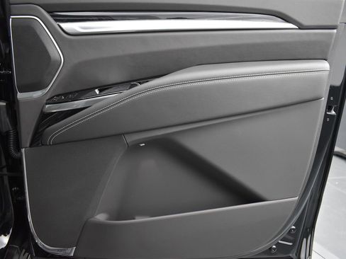 Certified 2025 Cadillac Escalade ESV Sport w/ Touring Package image 32