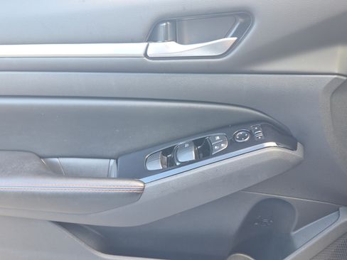 Used 2024 Nissan Altima 2.5 SR FWD image 27
