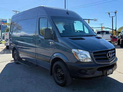Used 2018 Mercedes-Benz Sprinter 2500 image 4