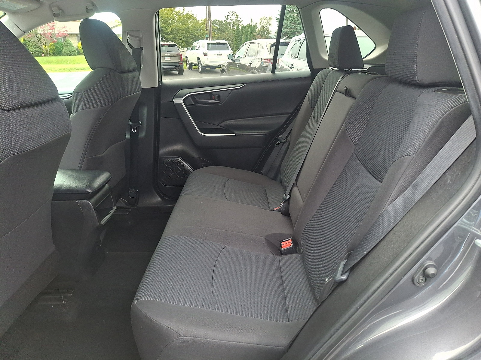 Used 2021 Toyota RAV4 LE AWD/4WD image 10