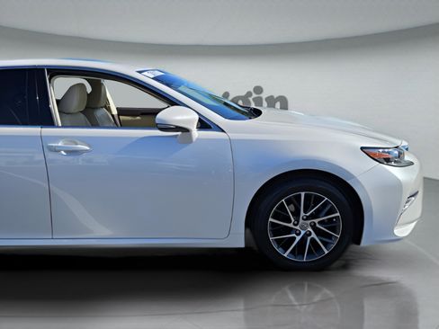 Used 2017 Lexus ES 350 w/ Luxury Package image 38