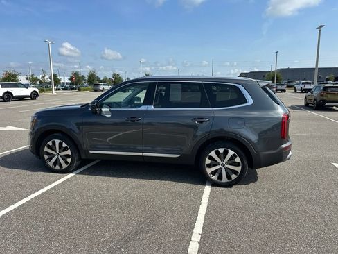 Certified 2022 Kia Telluride EX w/ EX Premium Package FWD image 10