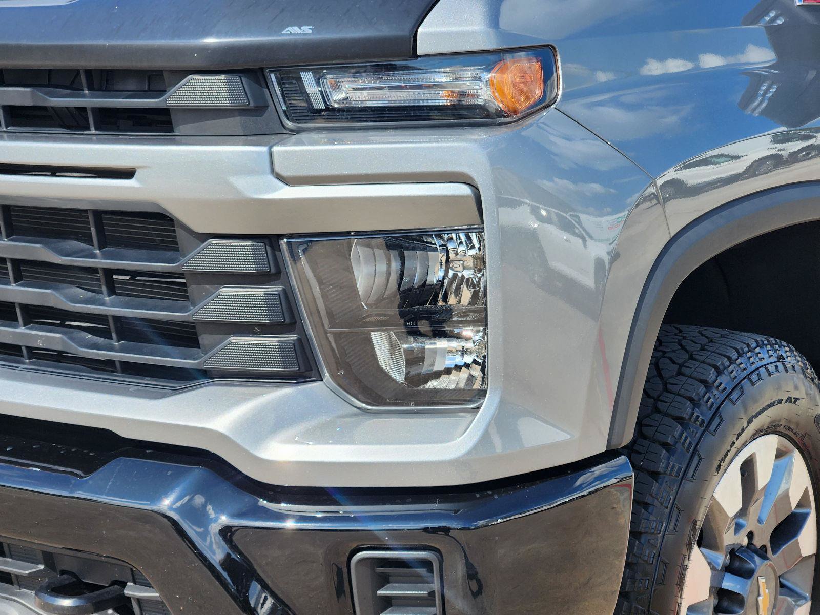 Used 2024 Chevrolet Silverado 2500 Custom w/ Custom Convenience Package AWD/4WD image 8