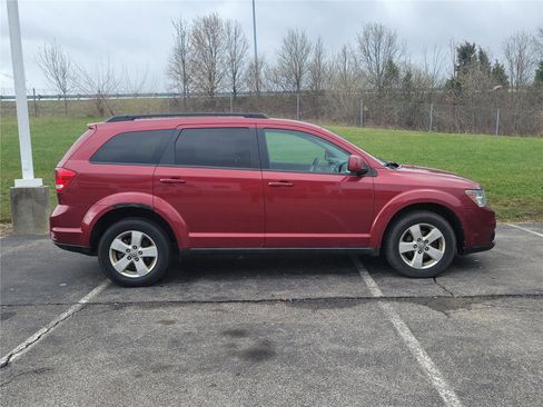Used 2011 Dodge Journey Mainstreet w/ Popular Equipment Group image 9