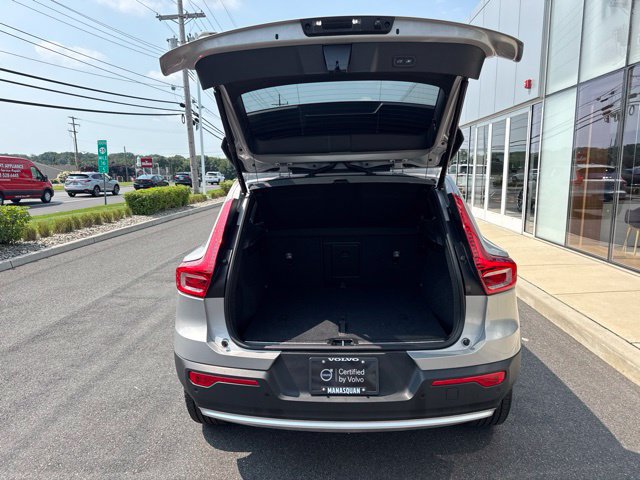 Certified 2025 Volvo XC40 B5 Plus AWD/4WD image 11