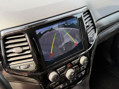 Used 2019 Jeep Grand Cherokee Limited X image 24