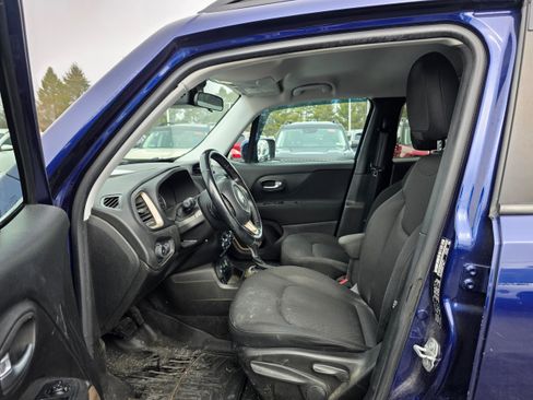 Used 2017 Jeep Renegade Latitude w/ Cold Weather Group image 20