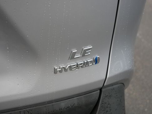 Used 2021 Toyota RAV4 LE image 7