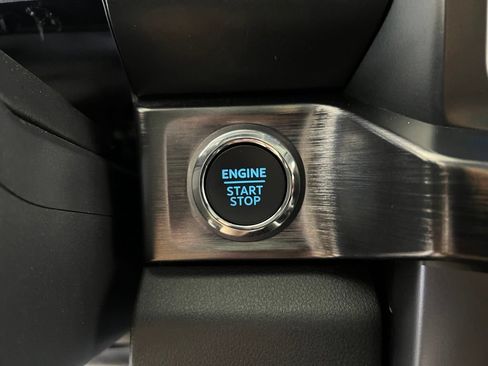 Used 2025 Ford F250 Lariat AWD/4WD image 31