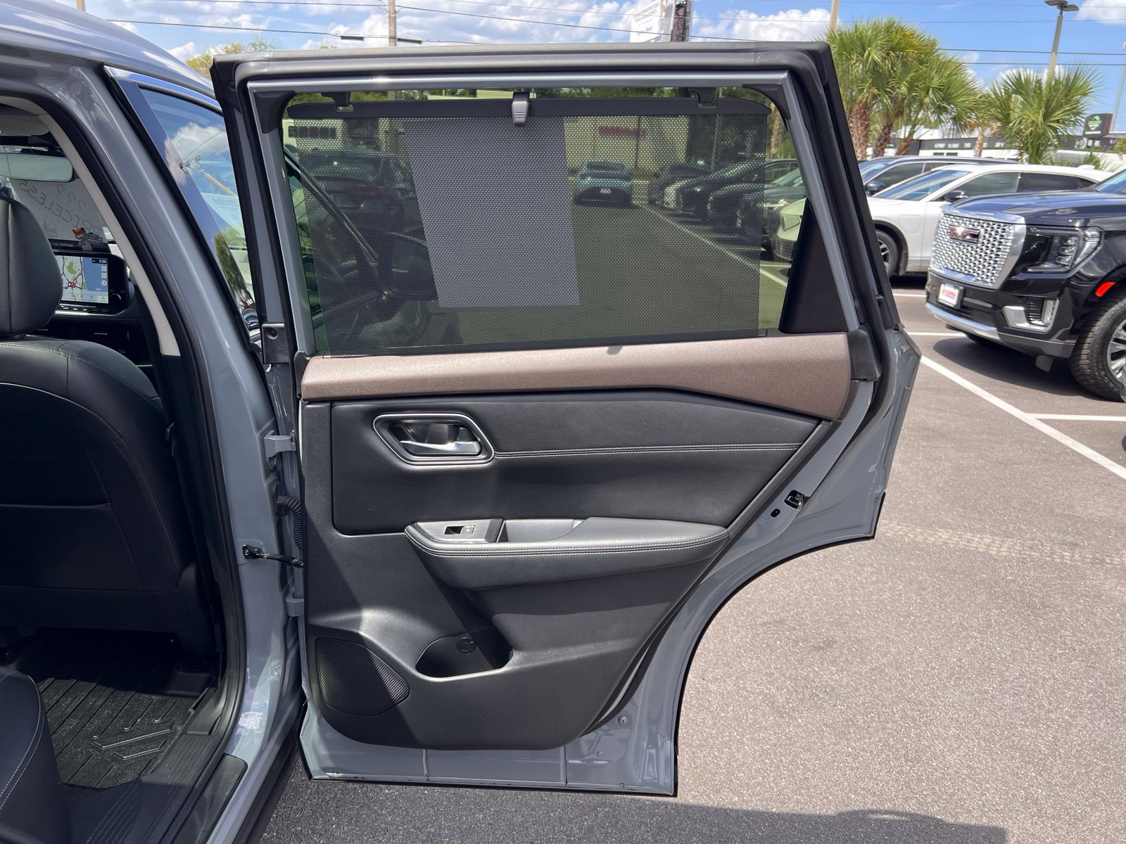 Used 2023 Nissan Rogue Platinum w/ Platinum Premium Package FWD image 57
