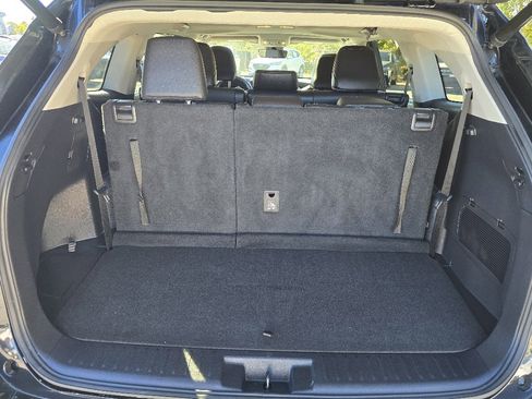 Used 2021 Toyota Highlander XLE image 26