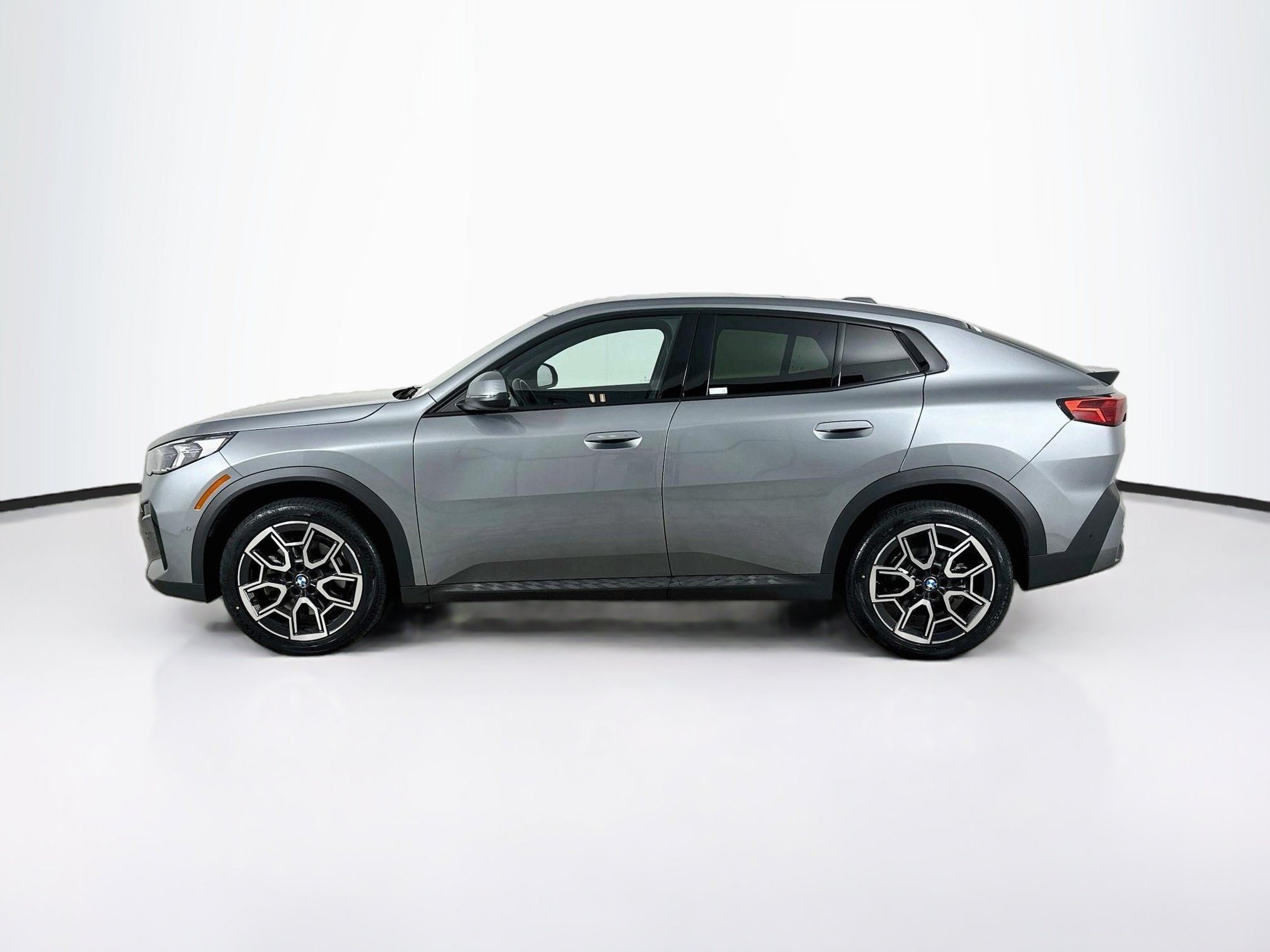 Used 2026 BMW X2 xDrive28i w/ Convenience Package AWD/4WD image 4