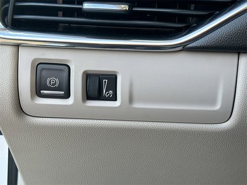 Used 2023 Cadillac XT4 Premium Luxury image 34