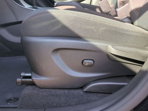 Used 2022 Chevrolet Trax LS w/ Tint and Cruise Package image 31