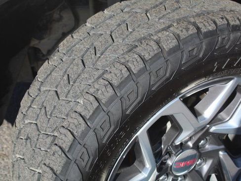 Used 2023 GMC Sierra 1500 SLT image 12